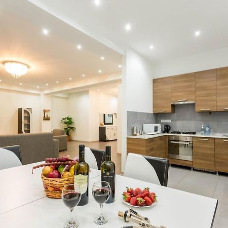 Apartment In The City Center Lll Tbilisi Buitenkant foto