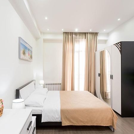 Apartment In The City Center Lll Tbilisi Buitenkant foto