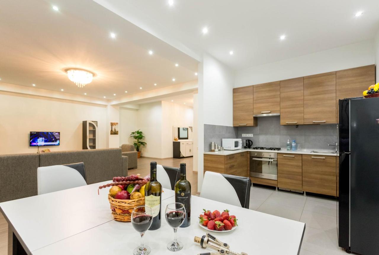 Apartment In The City Center Lll Tbilisi Buitenkant foto