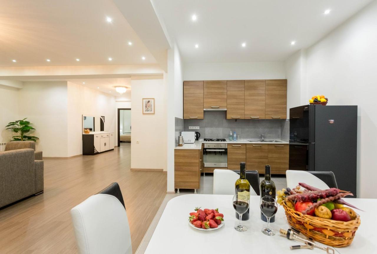 Apartment In The City Center Lll Tbilisi Buitenkant foto