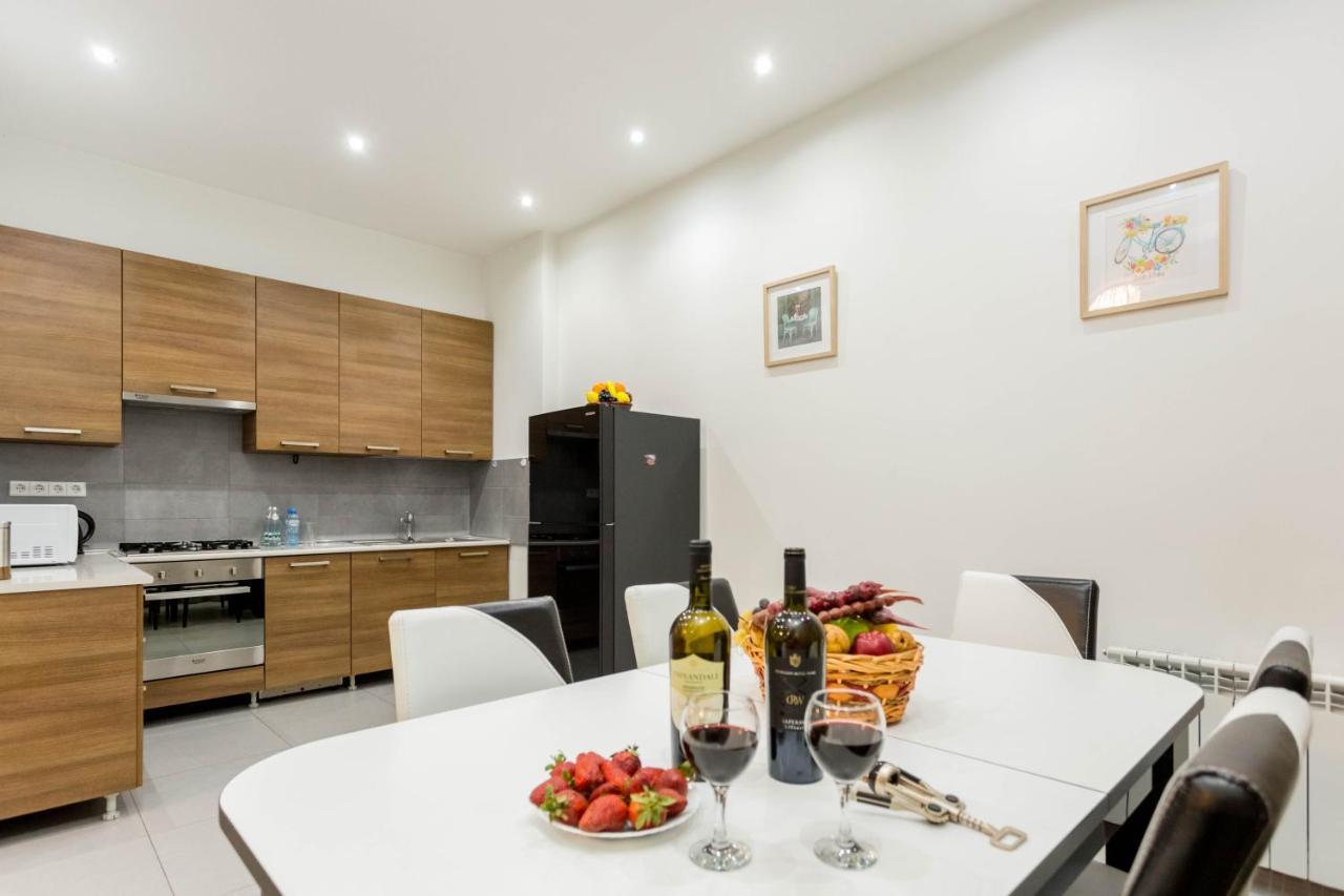 Apartment In The City Center Lll Tbilisi Buitenkant foto