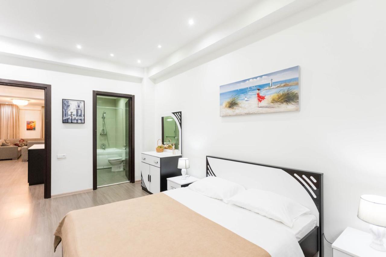 Apartment In The City Center Lll Tbilisi Buitenkant foto