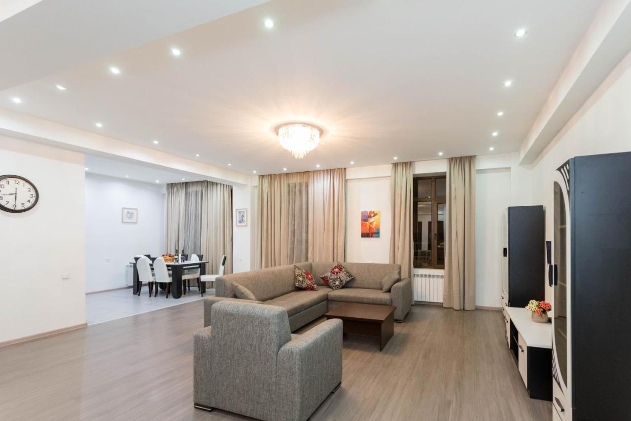 Apartment In The City Center Lll Tbilisi Buitenkant foto